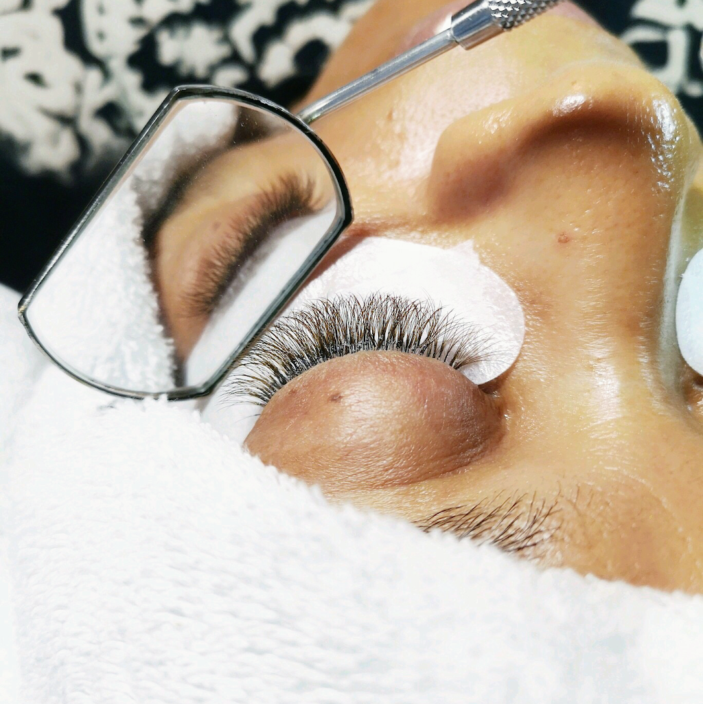 The Lash Collective | 255 Hastings Ave, Toronto, ON M4L 2L9, Canada | Phone: (647) 493-5509