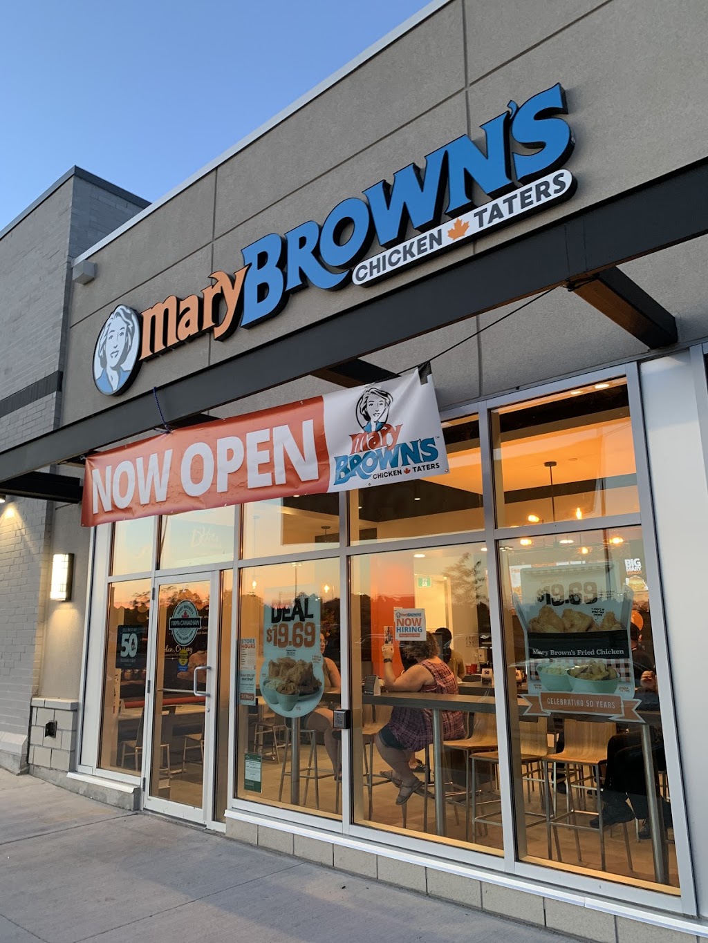 Mary Browns Chicken & Taters | 18307 Yonge St, East Gwillimbury, ON L9N 0A2, Canada | Phone: (905) 836-7077