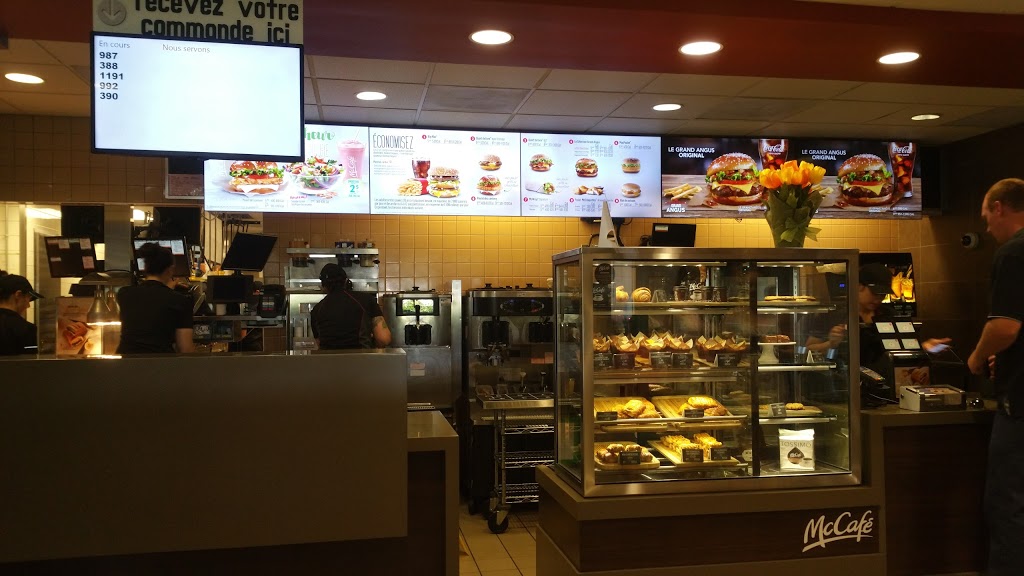 McDonalds | 75 Rue Dufferin, Salaberry-de-Valleyfield, QC J6S 1Y3, Canada | Phone: (450) 371-2666