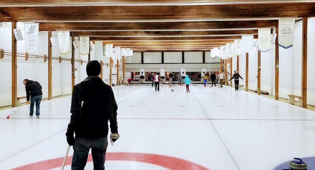 Club De Curling St-Bruno | 1390 Rue Goyer, Saint-Bruno-de-Montarville, QC J3V 3Z3, Canada | Phone: (450) 653-6913