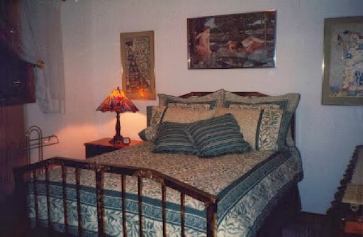 Algonquin Park Bed and Breakfast | 20 Wiebes Dr, Winnipeg, MB R2G 2G4, Canada | Phone: (204) 667-4068