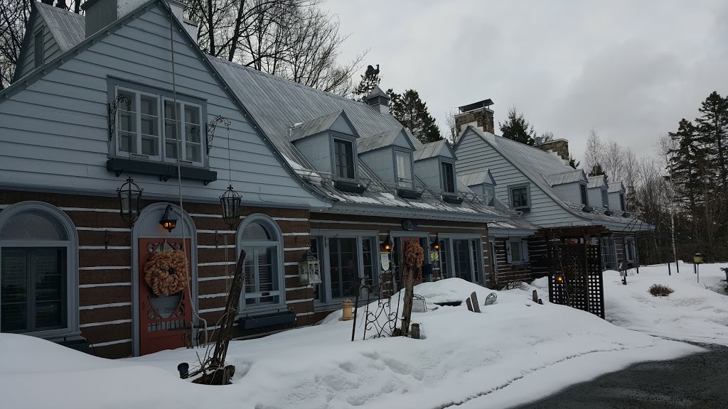 Le Petit Clocher Gîte Touristique B & B | 216 Avenue de lÉglise, Saint-Sauveur, QC J0R 1R7, Canada | Phone: (450) 227-7576