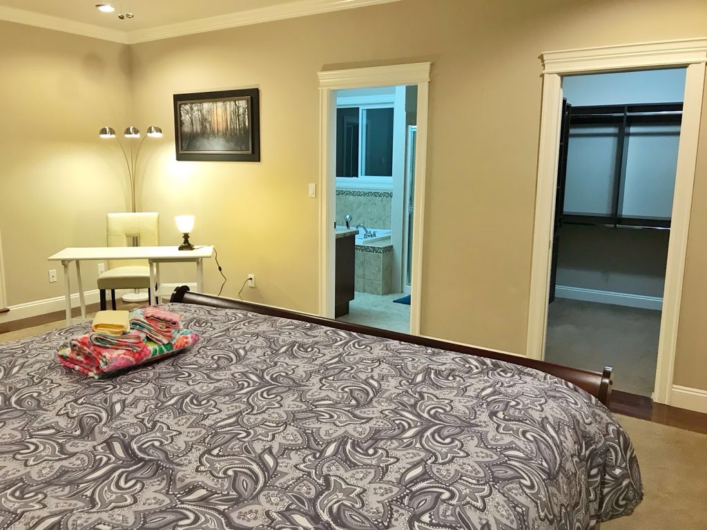 Cozy home-3 bedroom large suite with jacuzzi | 2332 Echo Valley Dr, Victoria, BC V9B 0G4, Canada | Phone: (250) 589-8282