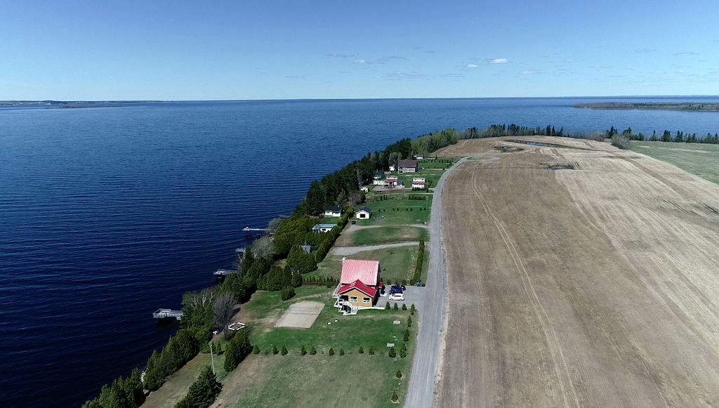 Domaine Laberge, Aux Pignons Rouges | 111 Chem. Laberge, Le Domaine-du-Roy, QC G0W 1G0, Canada | Phone: (418) 696-0335