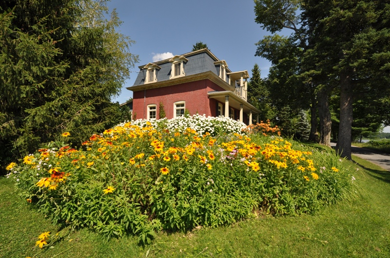 Domaine William Wentworth | 325 Chemin de la Rivière, Saint-Félix-de-Kingsey, QC J0B, Canada | Phone: (819) 679-9960