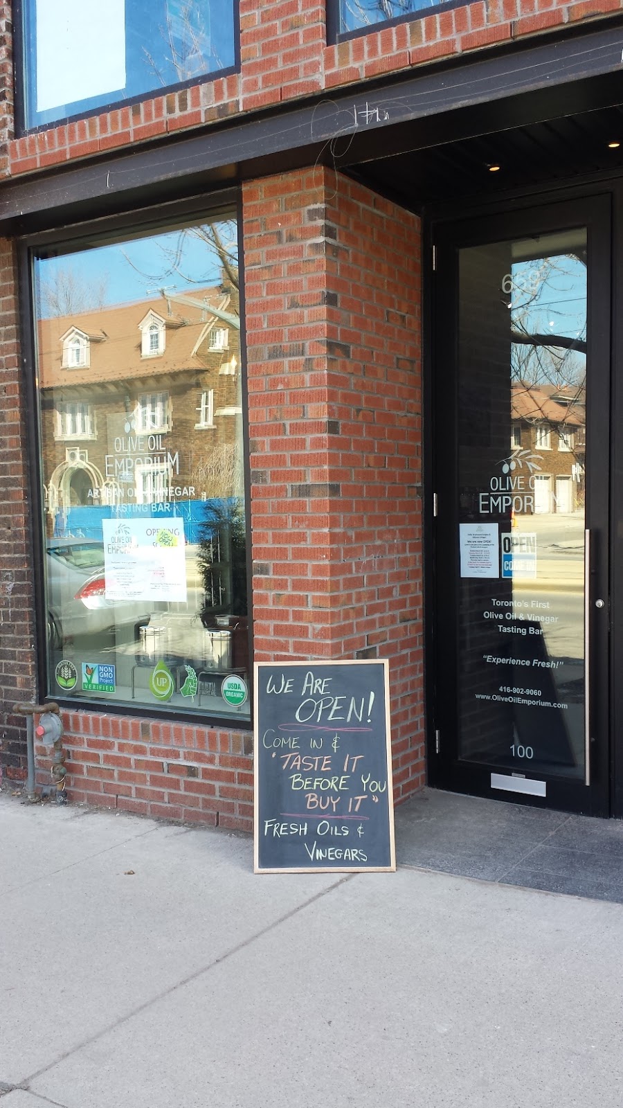 Olive Oil Emporium | 659 St Clair Ave W, Toronto, ON M6C 1A7, Canada | Phone: (416) 902-9060