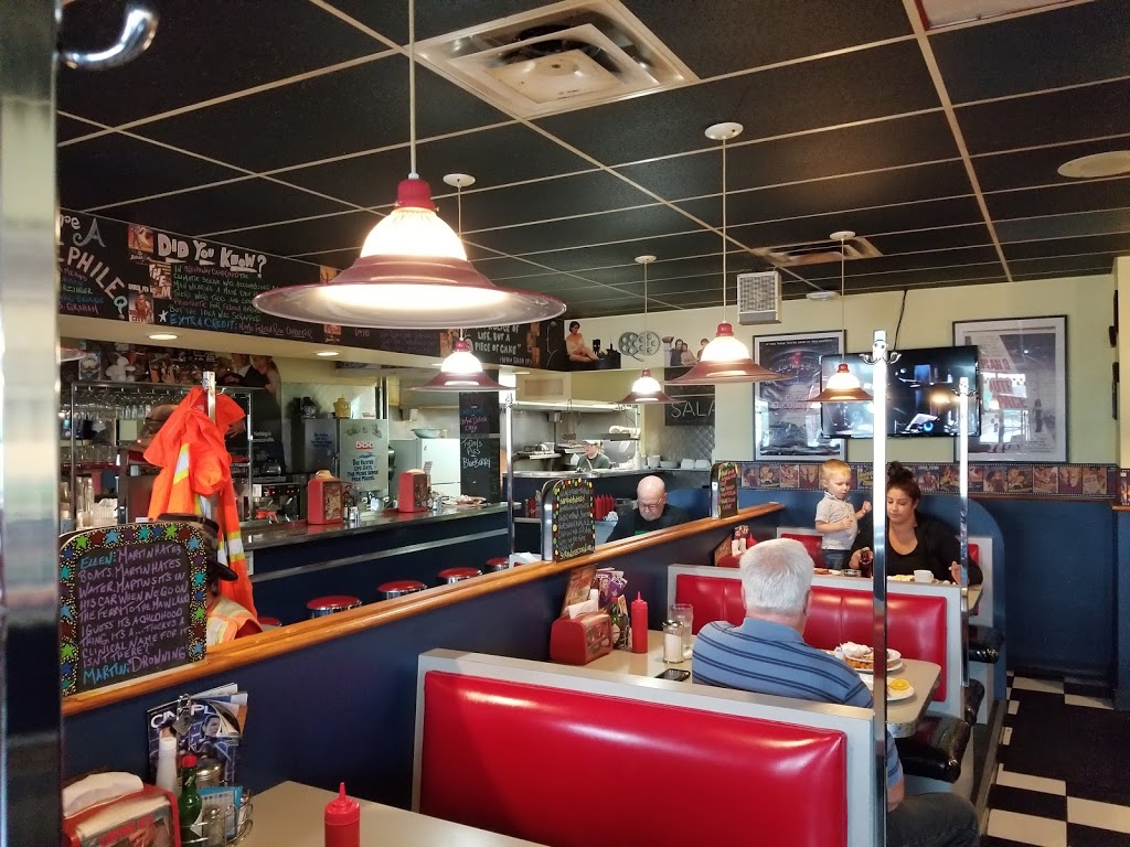 Lester Ds Reel Diner | 144 Hartzel Rd, St. Catharines, ON L2P 1G4, Canada | Phone: (905) 641-1118