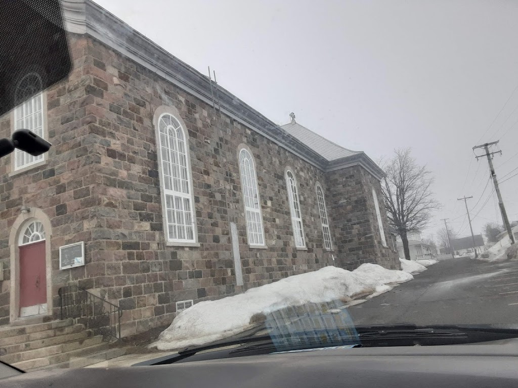 Église Saint Arsène | 56 Rue de lÉglise, Saint-Arsène, QC G0L 2K0, Canada | Phone: (418) 862-3022