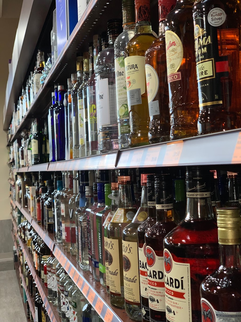 ECONO LIQUOR STONY PLAIN | 4200 Veterans Blvd #114, Stony Plain, AB T7Z 0N1, Canada | Phone: (780) 823-9787