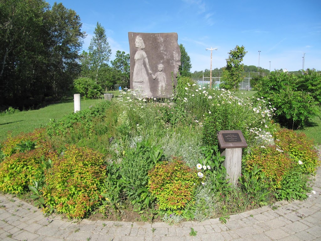 Wilberforce Red Cross Outpost Nurse Sculpture | 2249 Loop Rd, Wilberforce, ON K0L 3C0, Canada | Phone: (705) 448-2981