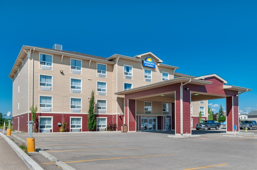 Days Inn & Suites by Wyndham Cochrane | 5 Westside Dr, Cochrane, AB T4C 1M1, Canada | Phone: (403) 932-5588