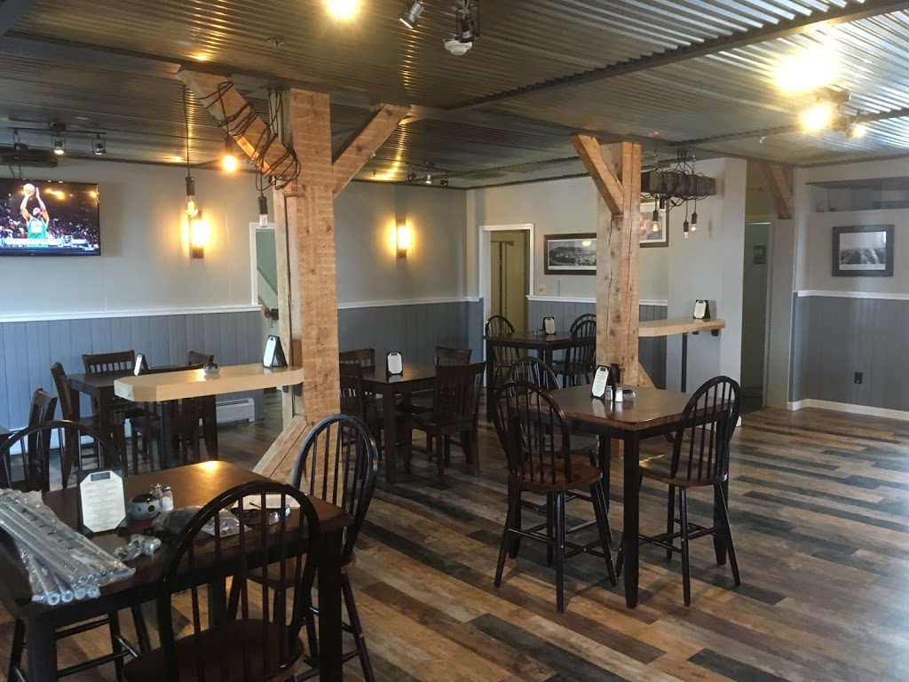 Essex House And Tavern | 138 Cross St, Island Pond, VT 05846, USA | Phone: (802) 723-1080