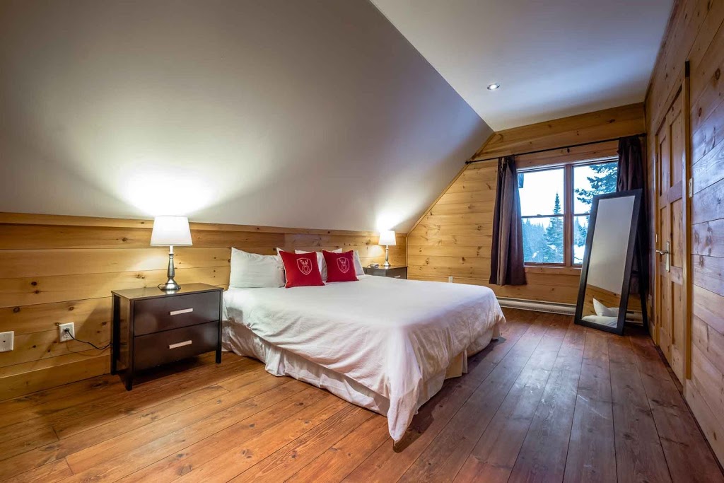 RCNT Chalet #34 | 23 Des, Chemin des Buissons, Lac-Supérieur, QC J0T 1P0, Canada | Phone: (844) 370-0257