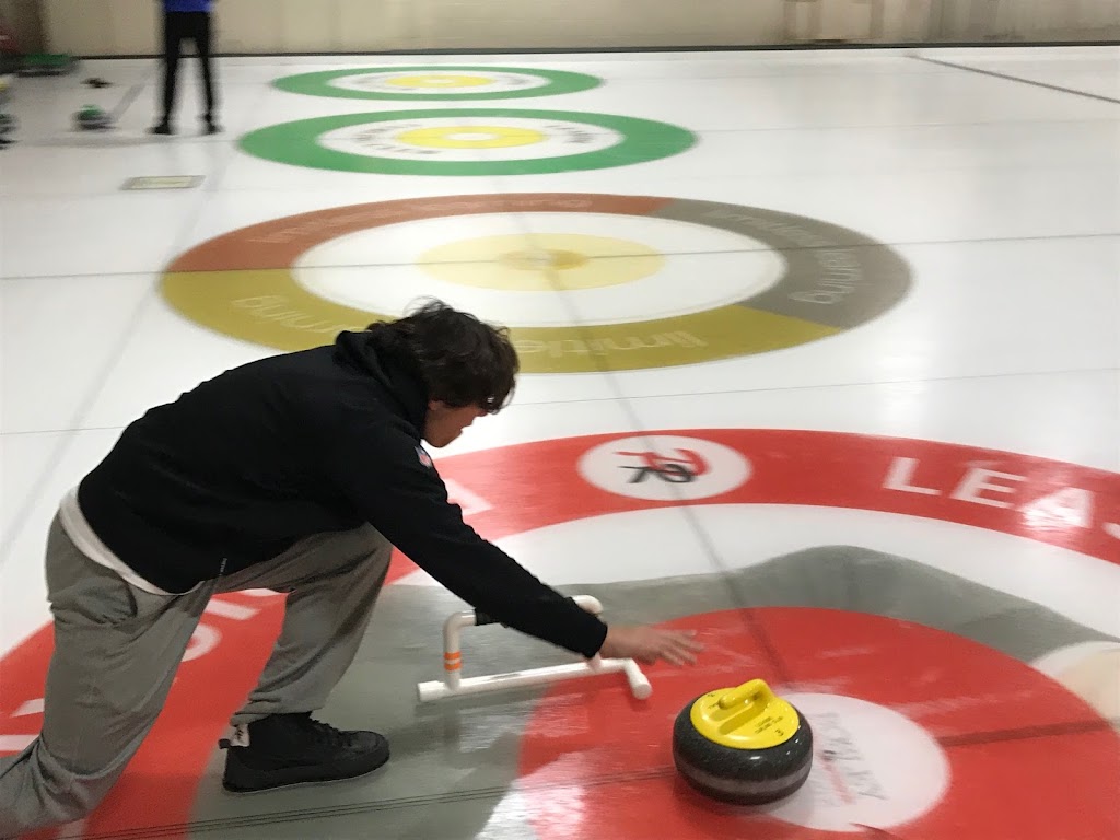 Leaside Curling Club | 1075 Millwood Rd, Toronto, ON M4G 1X6, Canada | Phone: (647) 748-2875