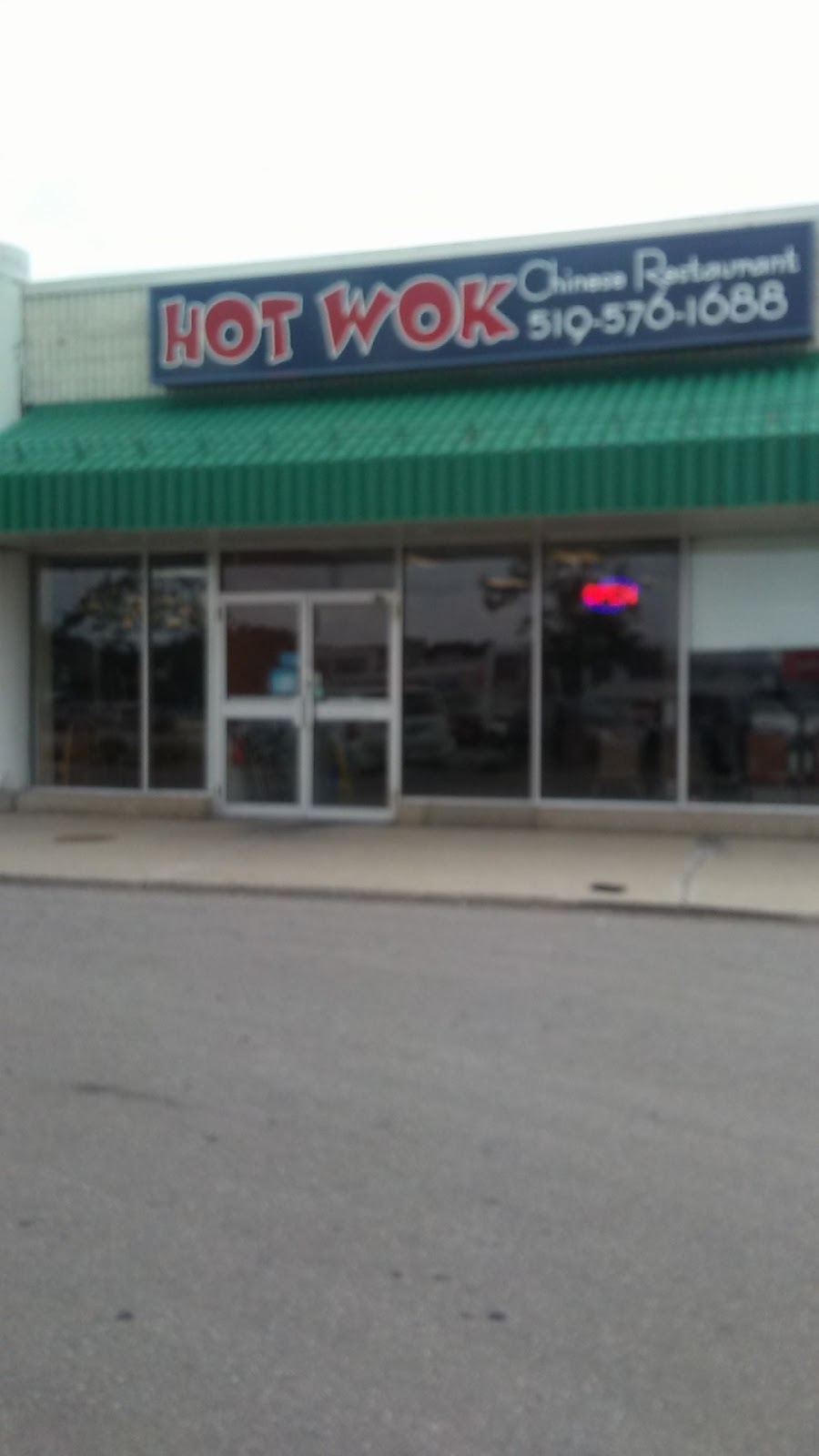 Hot Wok | 875 Highland Rd W, Kitchener, ON N2N 2Y2, Canada | Phone: (519) 576-1688