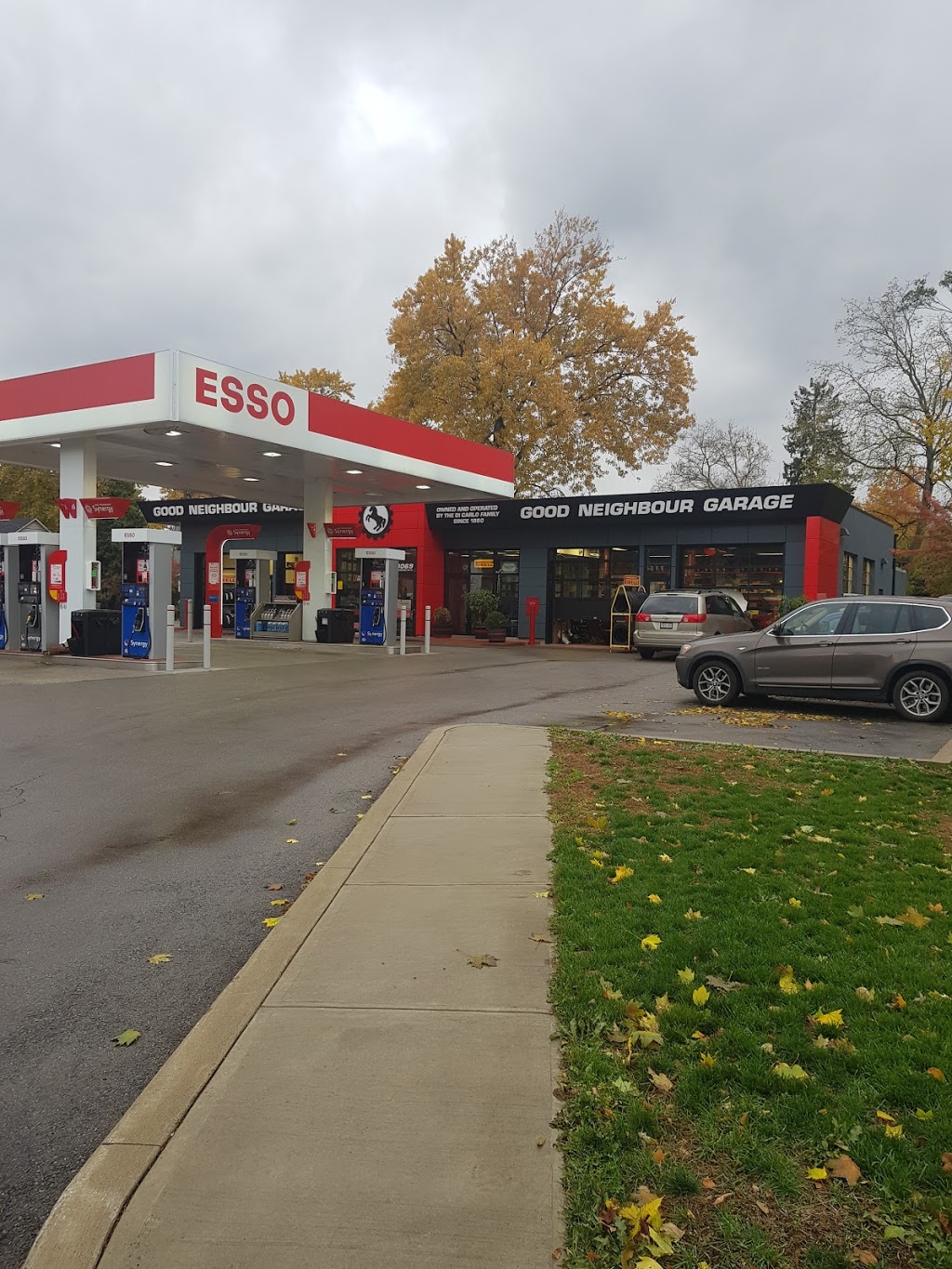 Esso | 3069 Lakeshore Rd W, Oakville, ON L6L 1J1, Canada | Phone: (905) 827-1174