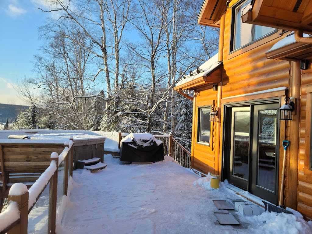 Chalet bois rond | 2710 Chemin du Lac Supérieur, Lac-Supérieur, QC J0T 1P0, Canada | Phone: (514) 510-8944