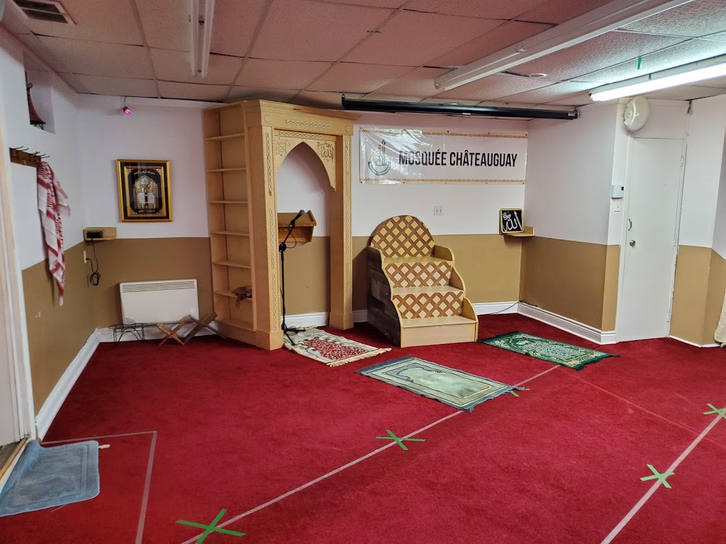 Mosque Of Chateauguay | 215 Boulevard DAnjou, Châteauguay, QC J6J 2R3, Canada | Phone: (450) 286-1643