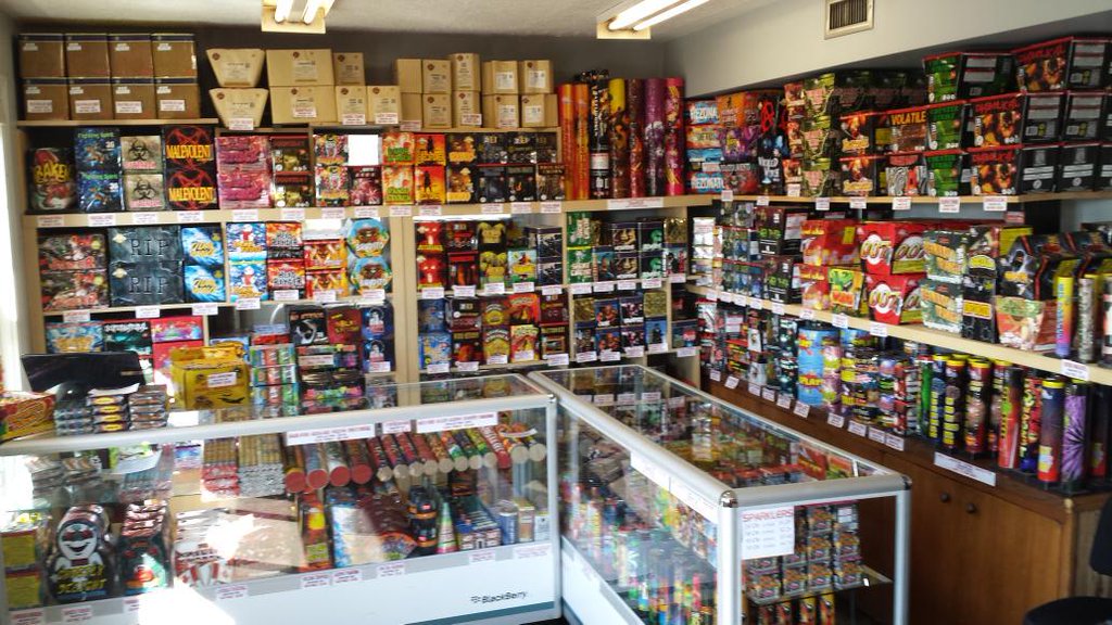 Maxpower Fireworks | 5 Edmondson St, Brantford, ON N3R 7J2, Canada | Phone: (519) 770-8092