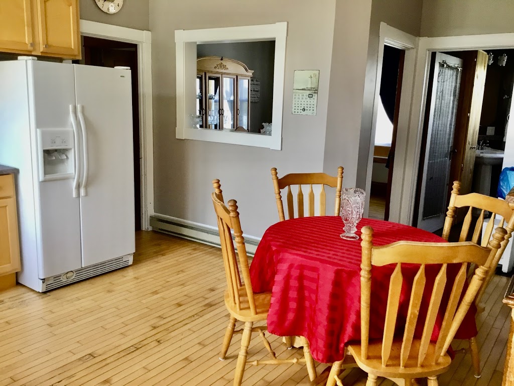 The Coastal Country House | 113 Dixon Loop Rd, Cape Tormentine, NB E4M 2B7, Canada | Phone: (506) 804-3219