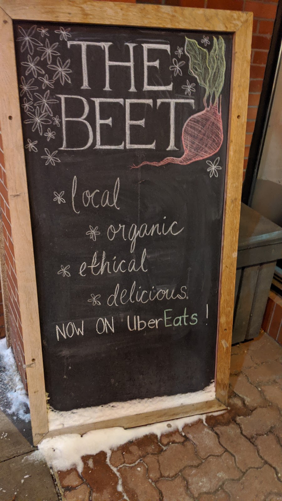The Beet Organic Kitchen & Market | 2968 Dundas St W, Toronto, ON M6P 1Y8, Canada | Phone: (416) 762-0777