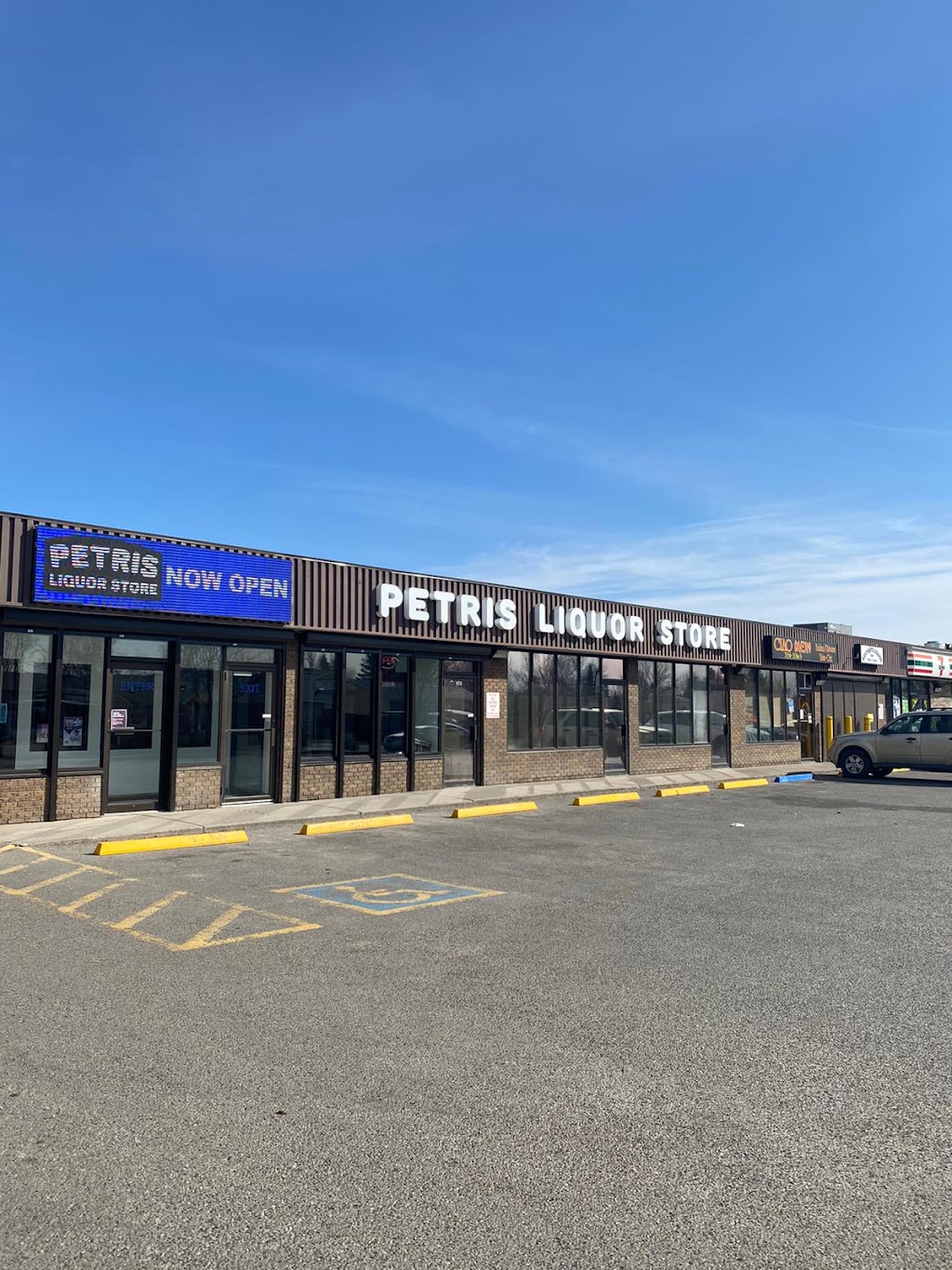 Petris Liquor West | 668 Columbia Blvd W, Lethbridge, AB T1K 5J2, Canada | Phone: (403) 381-1133