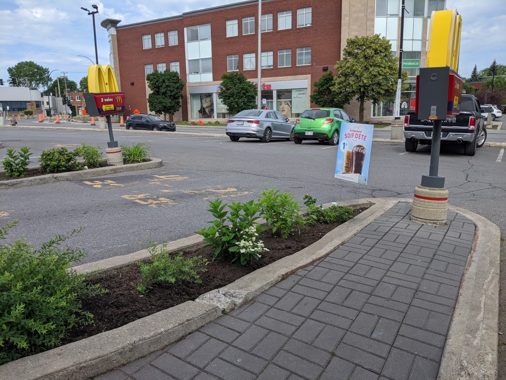 McDonalds | 1300 Avenue Beaumont, Montréal, QC H3P 3E5, Canada | Phone: (514) 738-7243