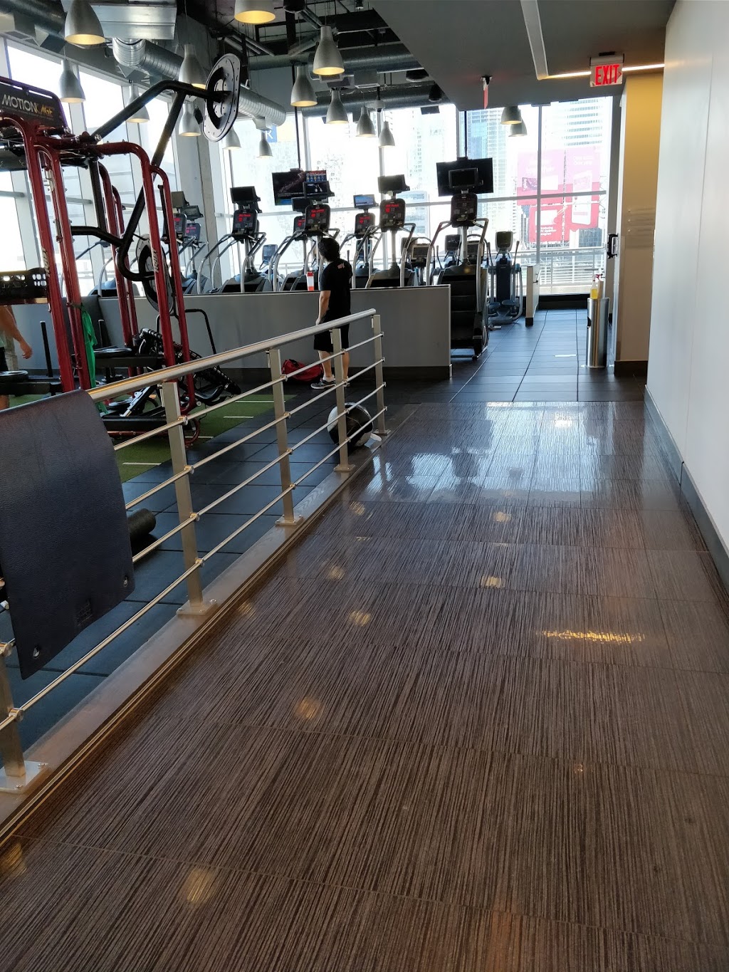 Crunch Fitness - College Park | College Park, 382 Yonge St 4th floor, Toronto, ON M5G 1S8, Canada | Phone: (416) 979-1645