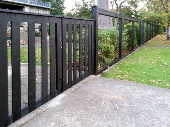 Strait Gate Fencing | 1006 Sluggett Rd, Brentwood Bay, BC V8M 1E4, Canada | Phone: (250) 881-5822