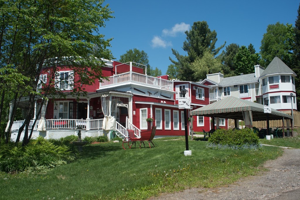 Auberge de la Tour du Lac | 173 Chemin du Tour du Lac, Sainte-Agathe-des-Monts, QC J8C 1B7, Canada | Phone: (800) 622-1735