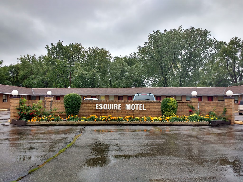 Esquire Motel | 1110 Plains Rd W, Burlington, ON L7T 1H3, Canada | Phone: (905) 529-3915