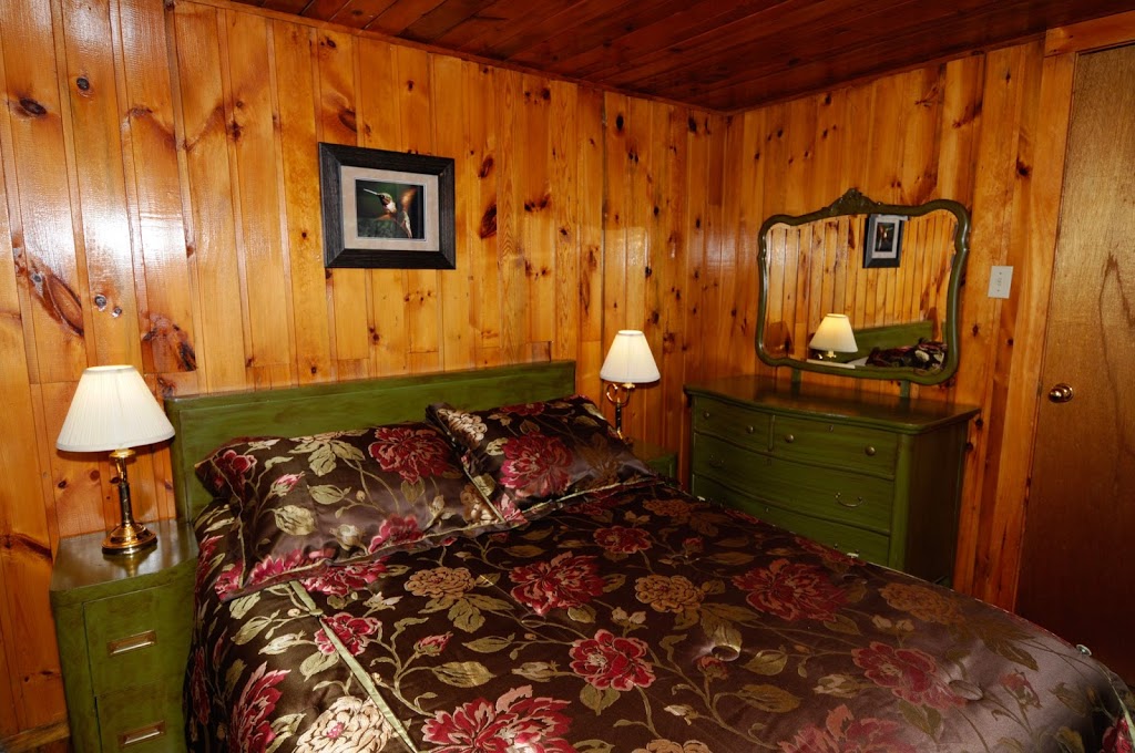 The White Pines Resort | 641 Popkie Rd, Calabogie, ON K0J 1H0, Canada | Phone: (613) 752-2884