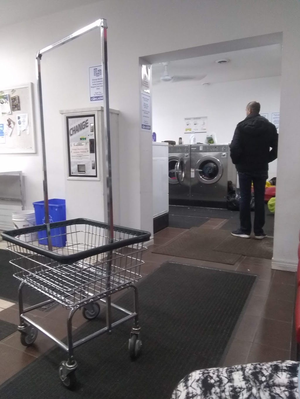 Niagara Coin Laundromat | 5917 Franklin Ave, Niagara Falls, ON L2G 4Y7, Canada | Phone: (905) 906-2184