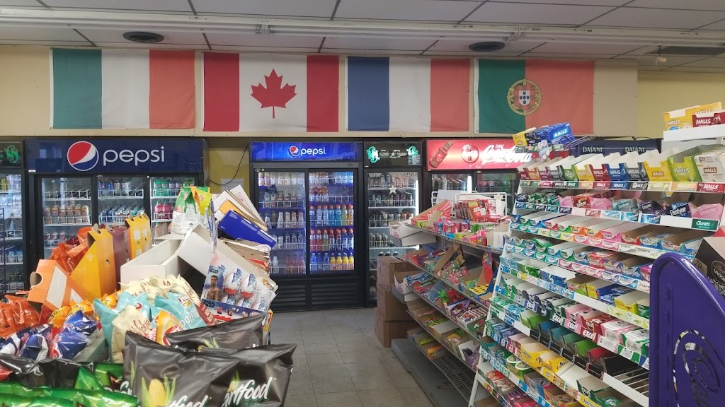 Mom & Dads Variety Store | 833 Westlock Rd, Mississauga, ON L5C 1K7, Canada | Phone: (905) 615-9175