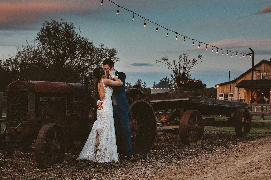 Lions Garden Barn Wedding Venue | 51115 Range Rd 200, Tofield, AB T0B 4J0, Canada | Phone: (780) 662-0414