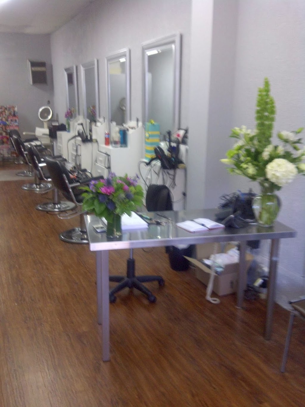 salon 2B | 3100 Dundas St W, Toronto, ON M6P 1Z8, Canada | Phone: (647) 340-9424