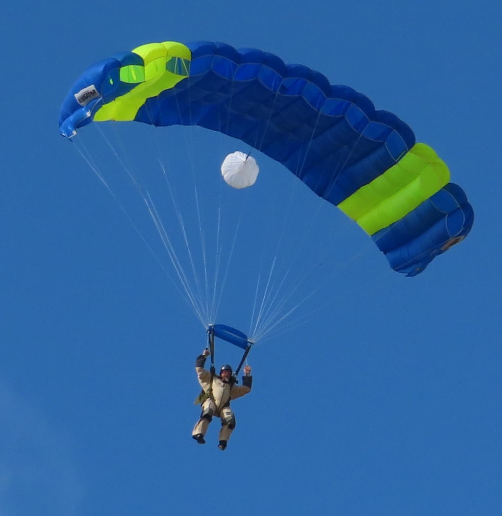 Grand Bend Sport Parachuting Center Inc | 70114C Grand Bend Line, Grand Bend, ON N0M 1T0, Canada | Phone: (519) 238-8610