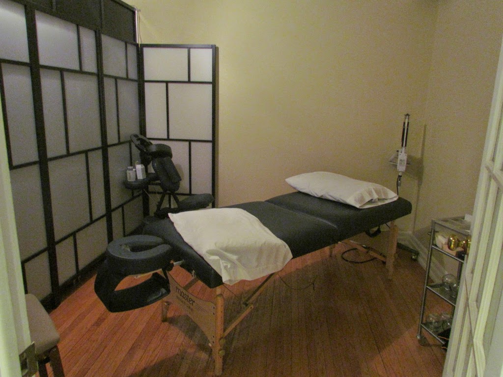 Acupuncture, Physio & Massage Center | 3572 Cawthra Rd, Mississauga, ON L5A 2Y3, Canada | Phone: (905) 290-0818