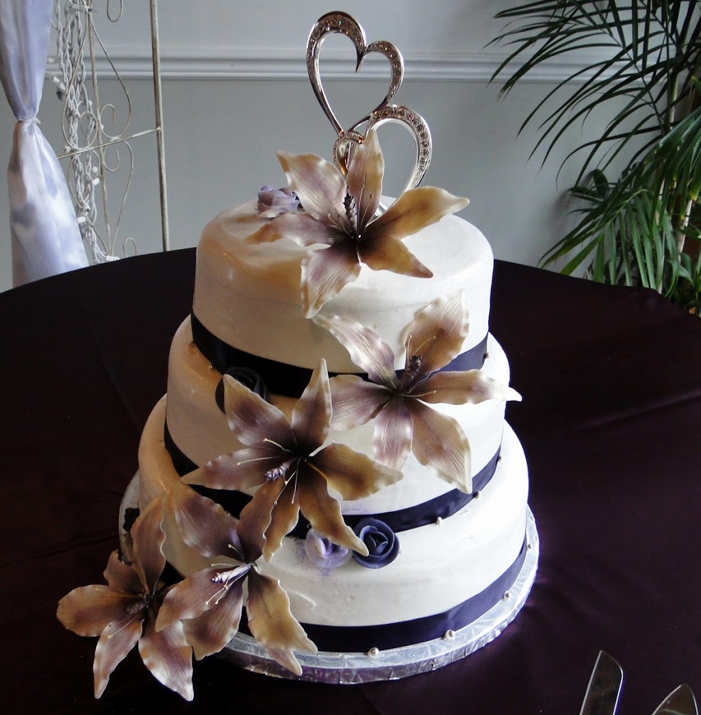 Creative Cakes by Susi | 157 Elizabeth Crescent, Whitby, ON L1N 3S1, Canada | Phone: (905) 444-9403