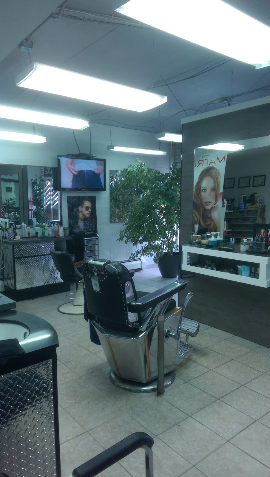 Lous Barber Shop & Beauty Salon | 16549 Stony Plain Rd, Edmonton, AB T5P 4A7, Canada | Phone: (780) 487-3888