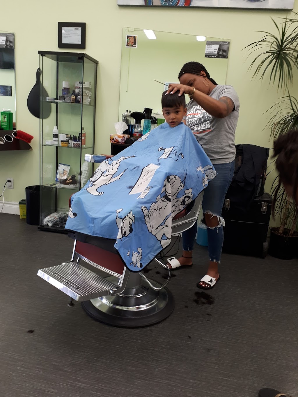 Conrads Barber Shop & Hairstyling Inc. | 2921 Lawrence Ave E, Scarborough, ON M1P 2S8, Canada | Phone: (416) 751-0363