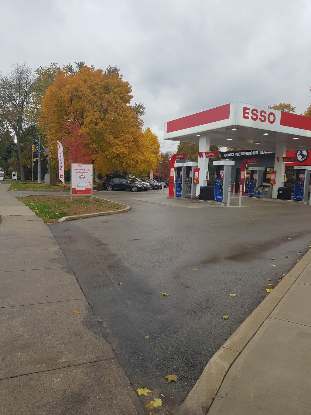 Esso | 3069 Lakeshore Rd W, Oakville, ON L6L 1J1, Canada | Phone: (905) 827-1174