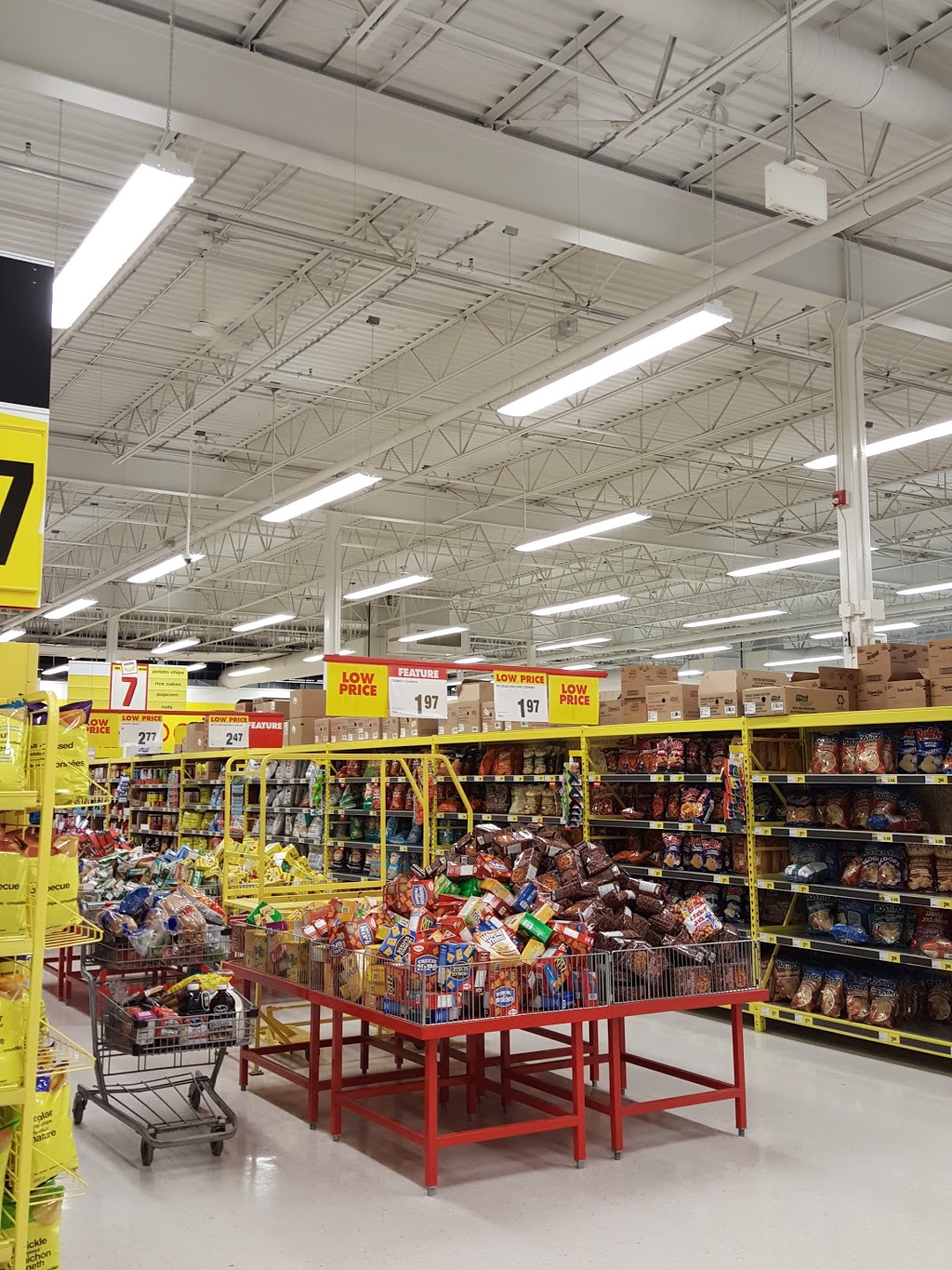 Tinas No Frills | 900 Pine Rd #101, Strathmore, AB T1P 1C1, Canada | Phone: (866) 987-6453