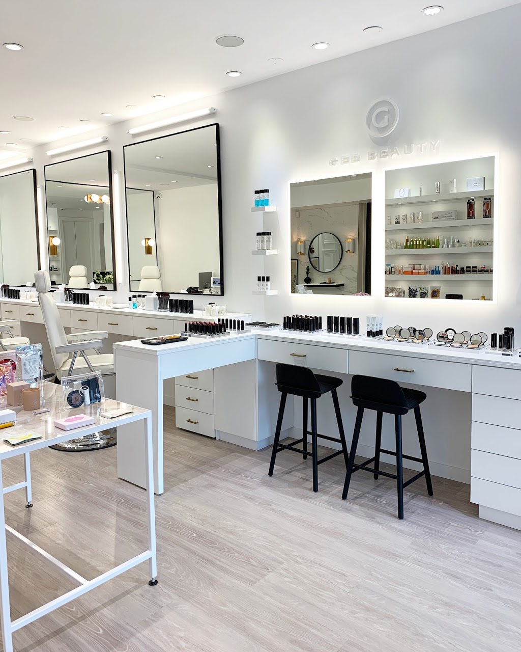 Gee Beauty | 2 Roxborough St W, Toronto, ON M5R 1T8, Canada | Phone: (416) 486-0080