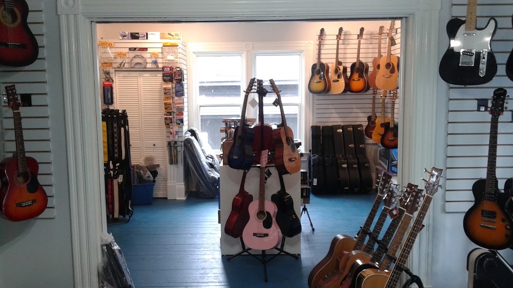 Buchanans House of Music | 15 Edgewater St, Mahone Bay, NS B0J 2E0, Canada | Phone: (902) 531-3310