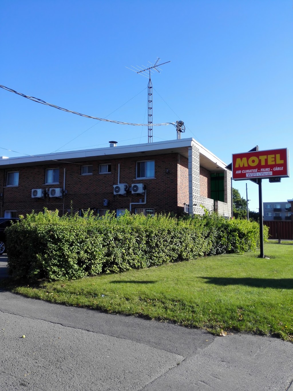 Motel Bourassa | 6325 Boul Henri-Bourassa E, Montréal-Nord, QC H1G 2V4, Canada | Phone: (514) 321-6813