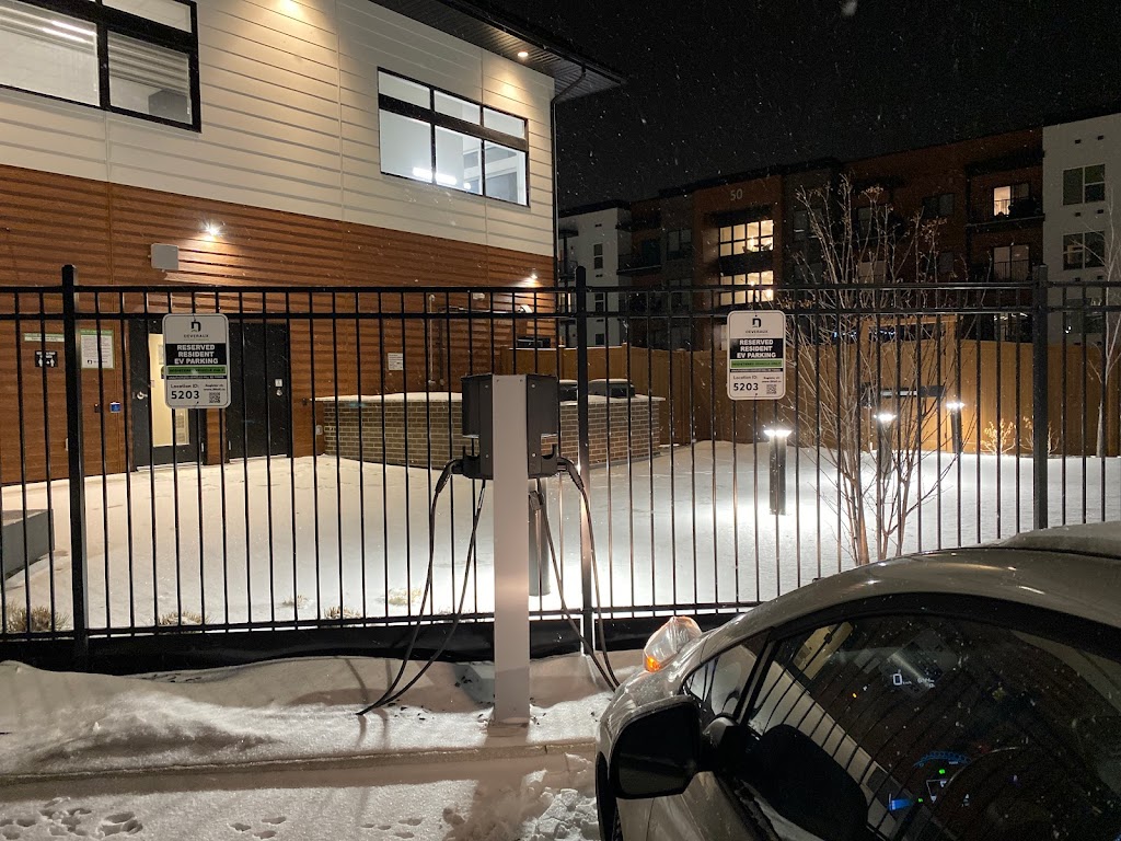 FLO Charging Station | 40 Des Hivernants Blvd, Winnipeg, MB R3X 0J3, Canada | Phone: (844) 825-3356