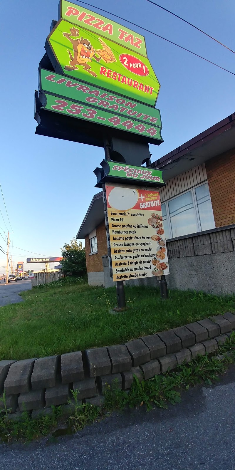 Restaurant Pizza Taz | 5965 Boulevard Laframboise, Saint-Hyacinthe, QC J2R 1G2, Canada | Phone: (450) 253-4444