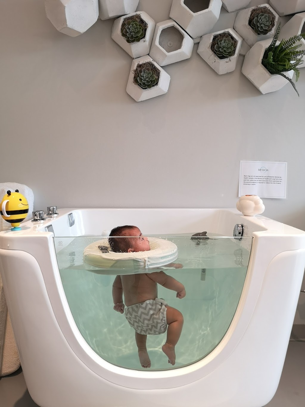 Baby Float Spa | 584 Ford Dr #6, Oakville, ON L6J 0A6, Canada | Phone: (416) 305-1815