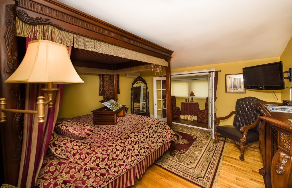Talwood Manor Bed and Breakfast | 303 Fielden Ave, Port Colborne, ON L3K 4T5, Canada | Phone: (905) 348-5411